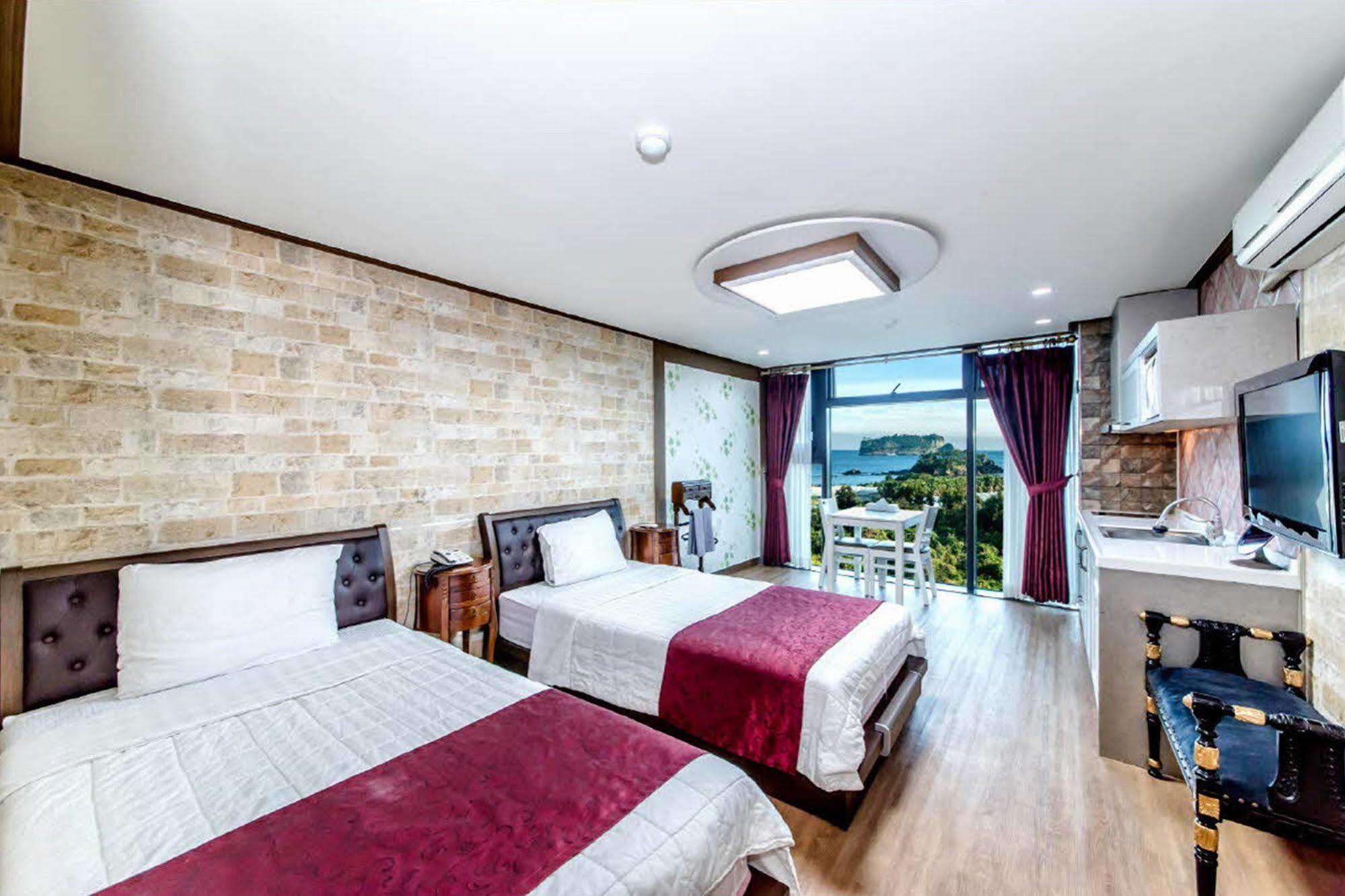 Olleyo Resort Seogwipo Exteriör bild
